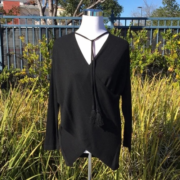 🆕 BLACK - NWT [white house black market] cross front sweater - Picture 2 of 9